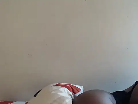 Yolaqueen04 online show from October 15, 6:00 am