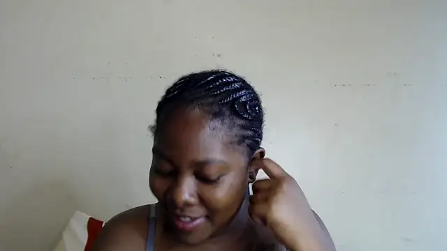 Yolaqueen04 online show from October 29, 6:56 am