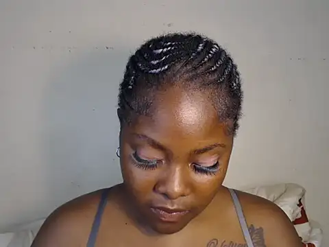 Yolaqueen04 online show from October 22, 6:40 pm