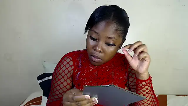 Yolaqueen04 online show from November 19, 10:04 am