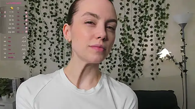 sweet and flirt online show from October 22, 7:30 am