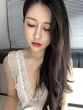 yiyi 3523 online show from May 27, 12:01 pm
