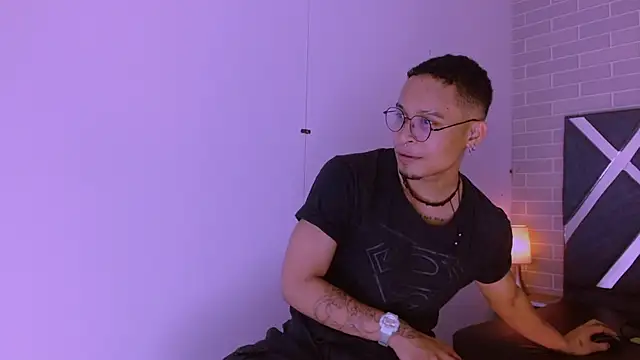 Jayden Morris online show from March 3, 6:59 pm