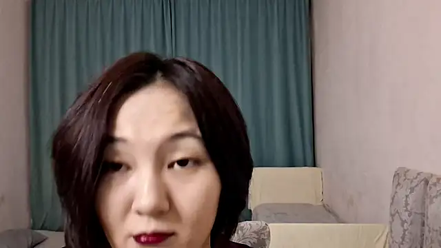 Snapshot of Lyndasilk chatting on July 5, 4:14 pm Lyndasilk online show from July 5, 4:14 pm