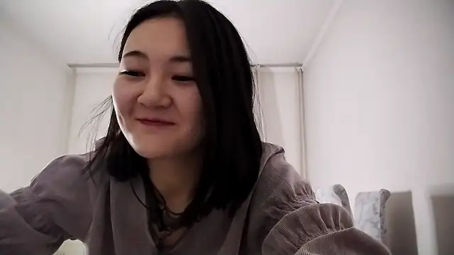 Lyndasilk online show from November 10, 3:28 pm