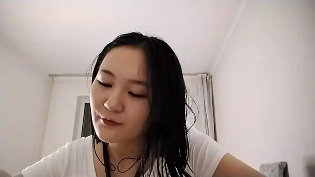 Snapshot of Lyndasilk chatting on October 16, 2:14 pm Lyndasilk online show from October 16, 2:14 pm