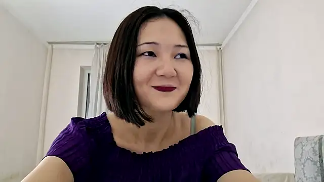 Lyndasilk online show from February 25, 2:50 pm