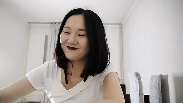 Lyndasilk online show from October 31, 3:19 pm