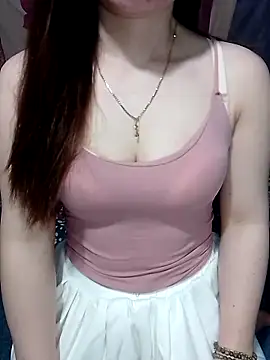 LeanaLy online show from March 22, 7:43 am