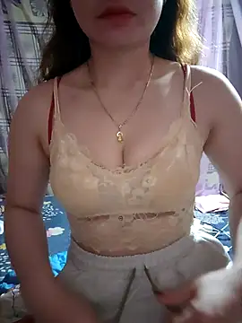 LeanaLy online show from December 3, 8:36 am