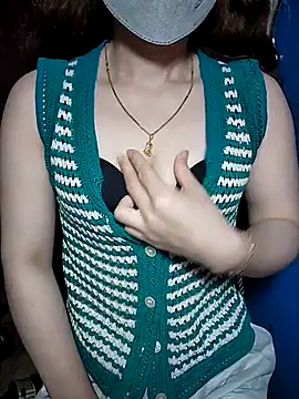 LeanaLy online show from October 22, 9:24 pm