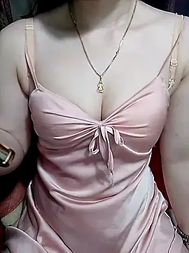 LeanaLy online show from April 15, 1:48 pm