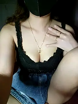 Snapshot of LinaCii chatting on October 31, 3:14 am LinaCii online show from October 31, 3:14 am