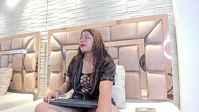 carlie crow online show from October 21, 11:20 am