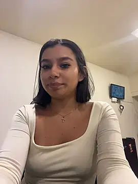 AlyssaRay online show from May 18, 4:01 pm
