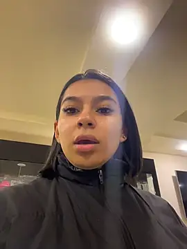 AlyssaRay online show from April 7, 11:34 am