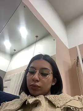 AlyssaRay online show from May 2, 12:32 pm