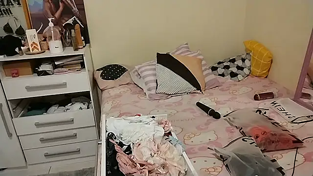 CllarinhaCortes online show from January 17, 12:42 pm