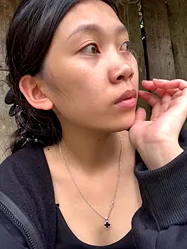 Snapshot of linh-lan1 chatting on October 31, 12:40 am linh-lan1 online show from October 31, 12:40 am