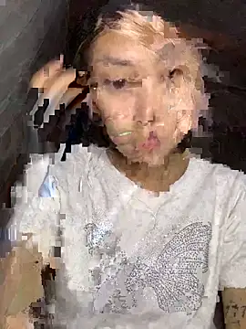 Snapshot of linh-lan1 chatting on October 27, 11:00 am linh-lan1 online show from October 27, 11:00 am