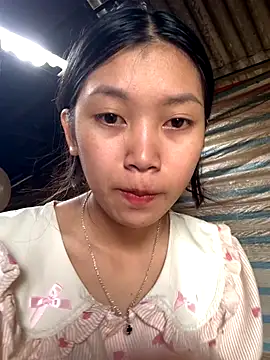 Snapshot of linh-lan1 chatting on November 17, 5:55 am linh-lan1 online show from November 17, 5:55 am