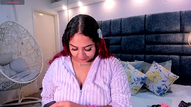 Snapshot of atennea_diiossa chatting on December 3, 11:53 am atennea diiossa online show from December 3, 11:53 am