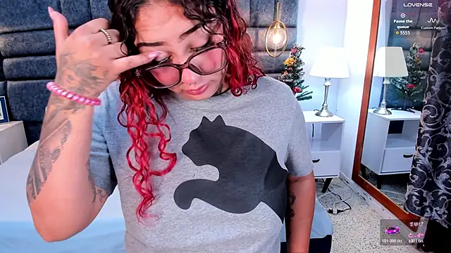 Snapshot of atennea_diiossa chatting on December 5, 12:15 pm atennea diiossa online show from December 5, 12:15 pm