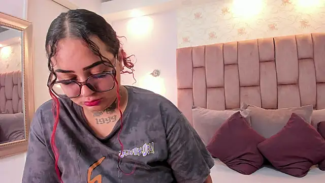 Snapshot of atennea_diiossa chatting on December 16, 11:36 am atennea diiossa online show from December 16, 11:36 am