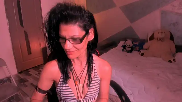 Snapshot of SweetSin40 chatting on July 9, 7:24 pm SweetSin40 online show from July 9, 7:24 pm
