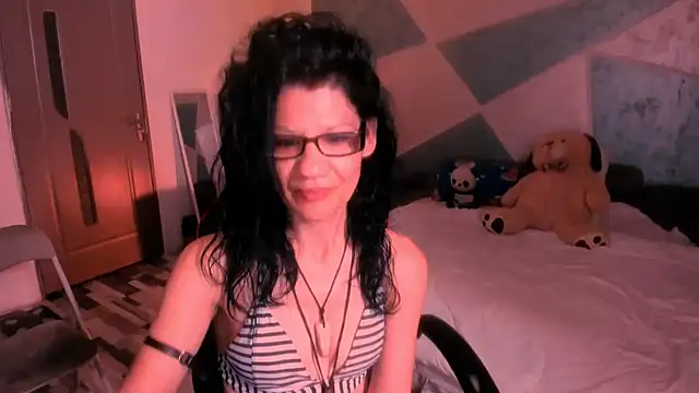Snapshot of SweetSin40 chatting on June 24, 7:55 pm SweetSin40 online show from June 24, 7:55 pm