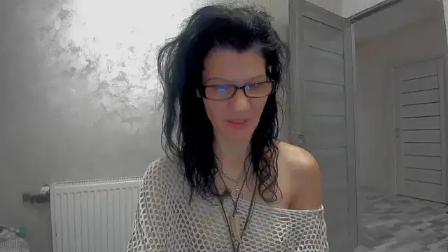 SweetSin40 online show from February 5, 8:59 pm