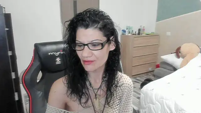 SweetSin40 online show from March 20, 9:05 pm