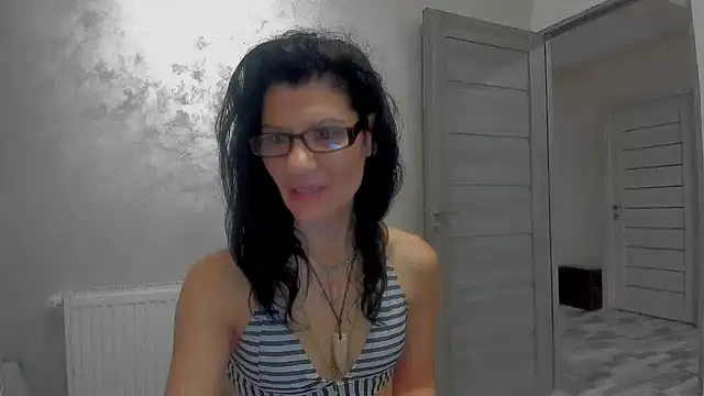 SweetSin40 online show from January 8, 8:15 pm