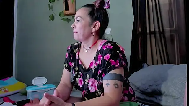 Sharlott smith online show from November 1, 6:57 pm