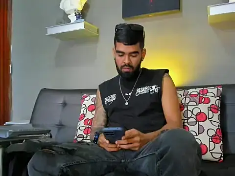 Snapshot of black_kameron_ chatting on November 4, 9:29 pm black kameron online show from November 4, 9:29 pm