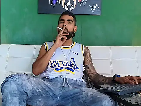 Snapshot of black_kameron_ chatting on December 1, 7:59 pm black kameron online show from December 1, 7:59 pm