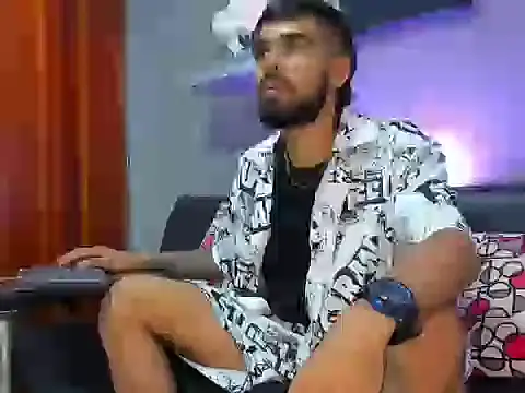 Snapshot of black_kameron_ chatting on November 2, 1:10 am black kameron online show from November 2, 1:10 am