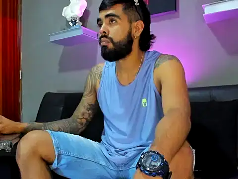 Snapshot of black_kameron_ chatting on November 10, 8:58 pm black kameron online show from November 10, 8:58 pm