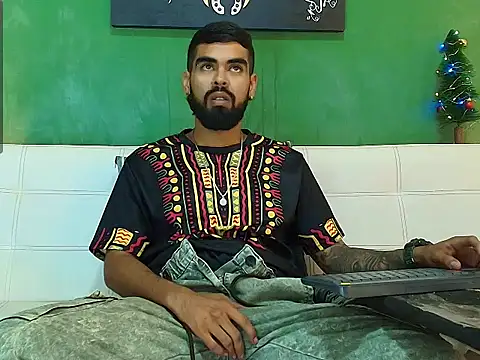 Snapshot of black_kameron_ chatting on December 5, 9:23 pm black kameron online show from December 5, 9:23 pm