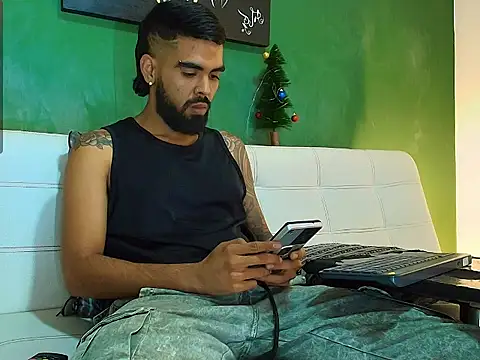 Snapshot of black_kameron_ chatting on November 26, 2:11 am black kameron online show from November 26, 2:11 am