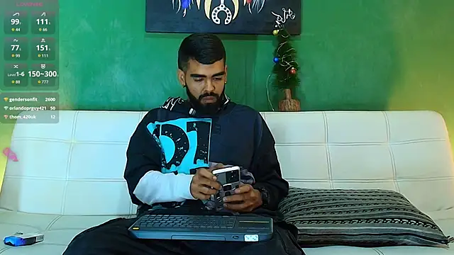 Snapshot of black_kameron_ chatting on December 3, 5:41 am black kameron online show from December 3, 5:41 am