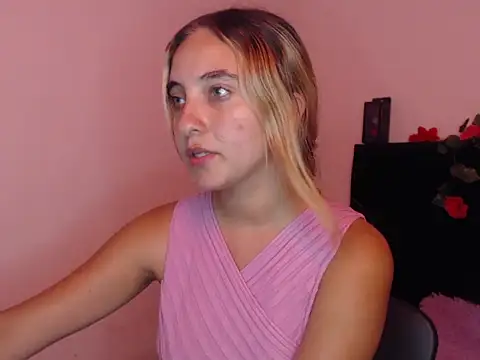 Snapshot of mandyy_petite chatting on October 14, 8:09 pm mandyy petite online show from October 14, 8:09 pm