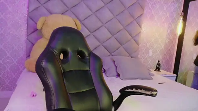 CARO ADAMS1 online show from November 21, 11:31 am