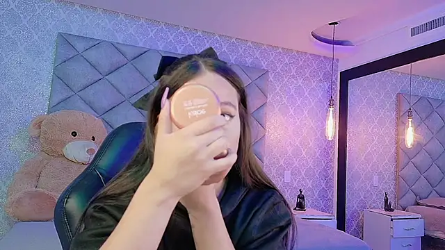 CARO ADAMS1 online show from November 20, 12:06 pm