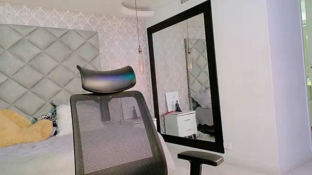 Snapshot of CARO_ADAMS1 chatting on February 5, 11:06 am CARO ADAMS1 online show from February 5, 11:06 am