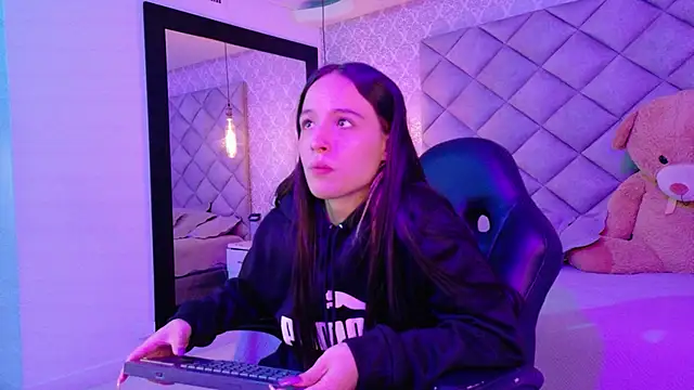 CARO ADAMS1 online show from November 28, 11:43 am