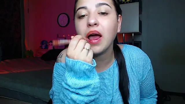 Snapshot of OliviaHeart chatting on October 14, 3:07 am OliviaHeart online show from October 14, 3:07 am