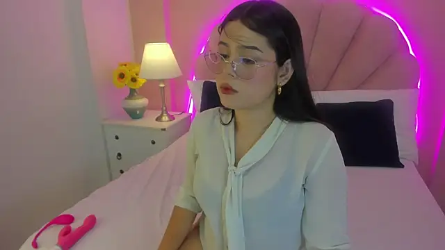 Snapshot of Alisson_pettite chatting on October 11, 7:37 pm Alisson pettite online show from October 11, 7:37 pm