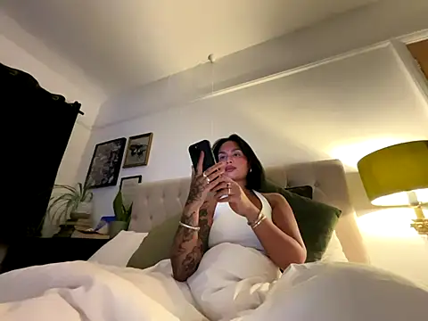 Snapshot of sexygoddessjessy chatting on October 17, 9:16 pm sexygoddessjessy online show from October 17, 9:16 pm