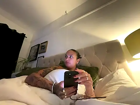 sexygoddessjessy online show from November 17, 9:30 pm